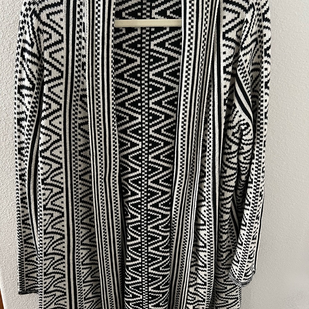 Black and White Geometric Patterned Cardigan